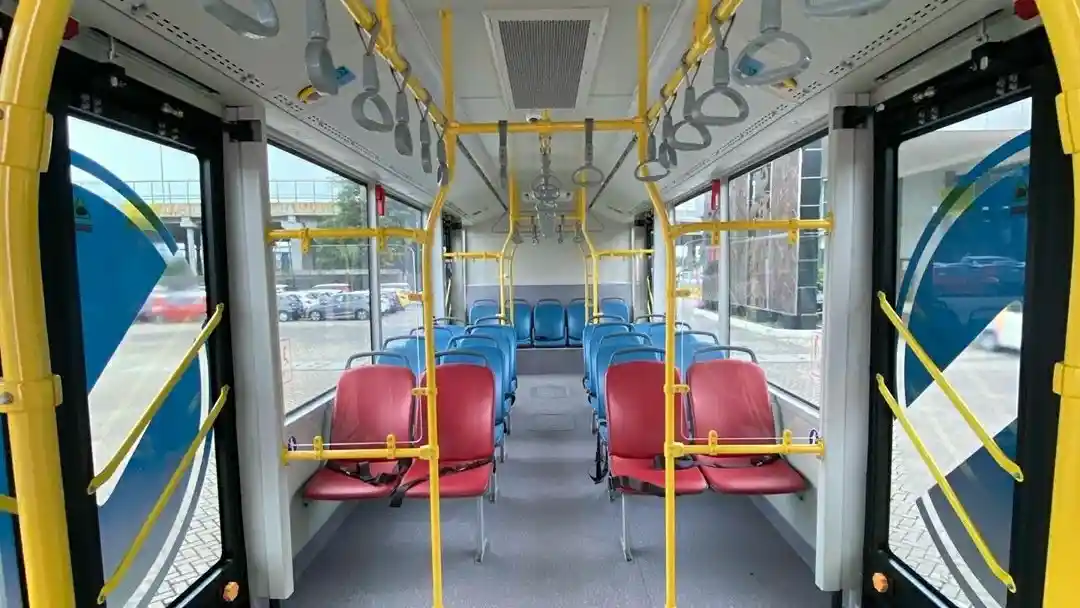 Foto - Ini Perbedaan Bus Listrik Skywell Dan BYD Transjakarta