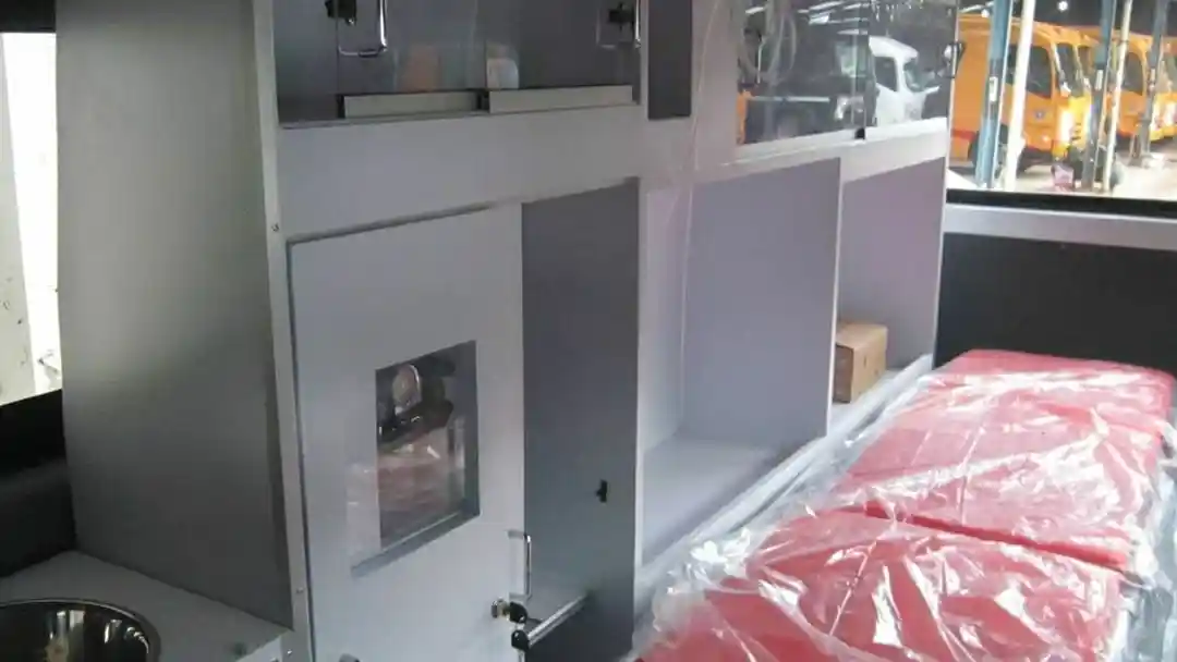 Foto - Isuzu Traga Kini Tersedia Versi Ambulans, Ini Detailnya