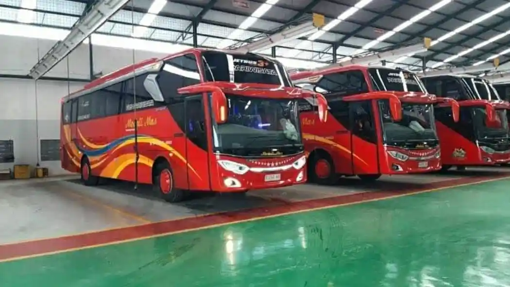 Bus - PO Medali Mas Rilis Dua Bus Baru, Bersasis Mercedes-Benz