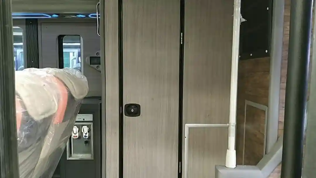 Foto - Tengok Detail Bus Tingkat Baru PO Garuda Mas, Ada TV Tiap Joknya