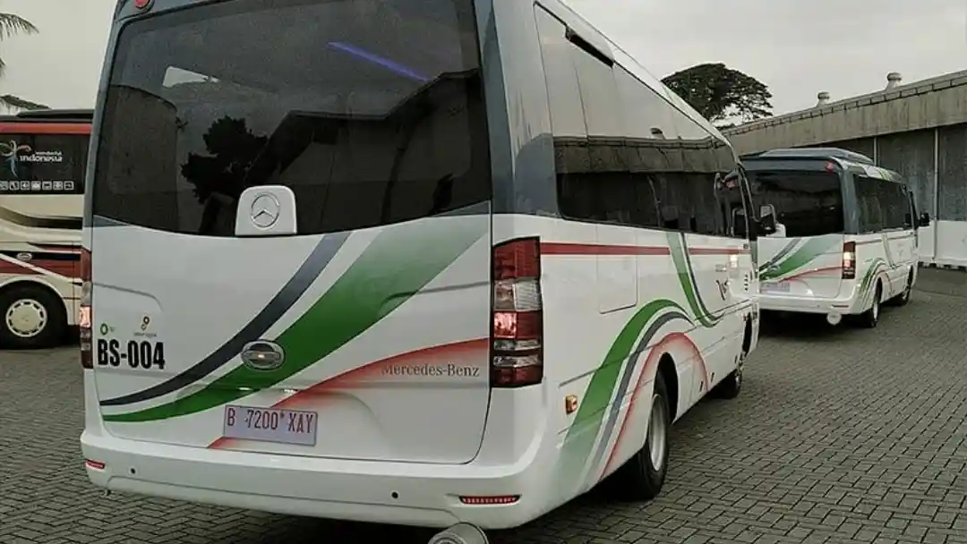 Foto - Bodi Adi Putro Big Benz, Minibus Bersasis Mercedes-Benz OF 917