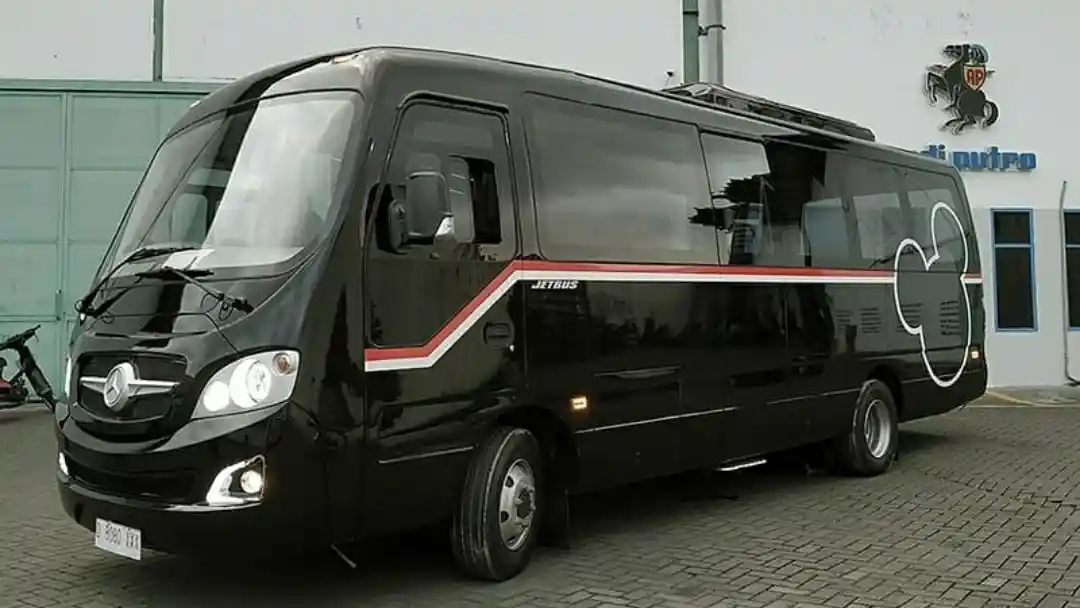 Van - Bodi Adi Putro Big Benz, Minibus Bersasis Mercedes-Benz OF 917