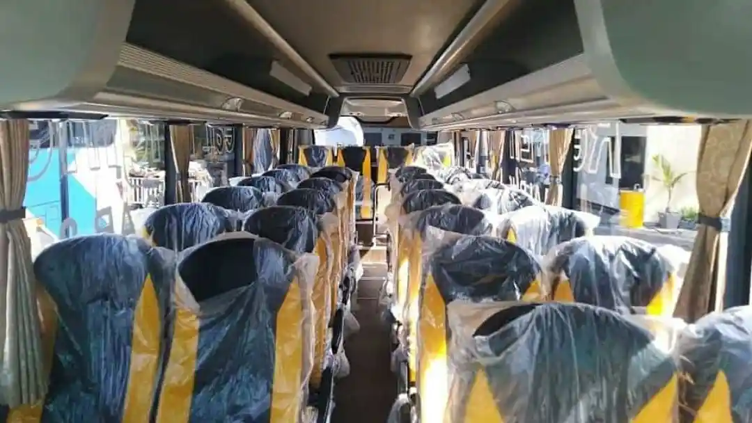 Foto - Seperti Ini Tampang Bus Medium Bermesin Belakang Damri