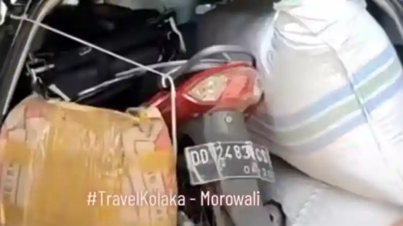 Foto - Sadis, Toyota Kijang Innova Zenix Hybrid Digunakan Untuk Angkut Motor Lintas Daerah 