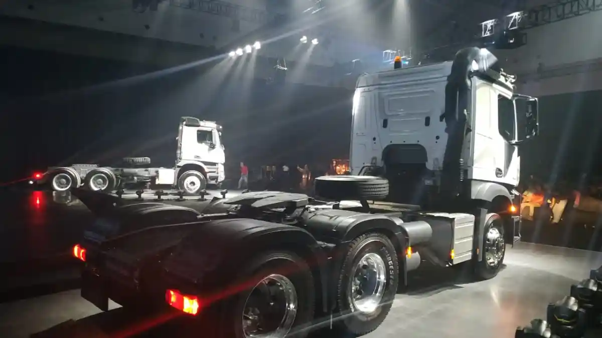 Truk - Pembelian Truk Mercedes-Benz Actros dan Arocs Dapat Garansi 12 Bulan Tanpa Batasan Kilometer