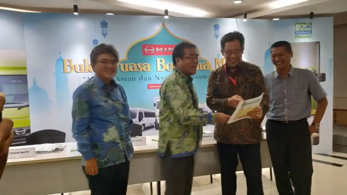 Foto - Hino Siapkan Bengkel Siaga untuk Bus Mudik di Jalur Mudik Sumatra dan Jawa