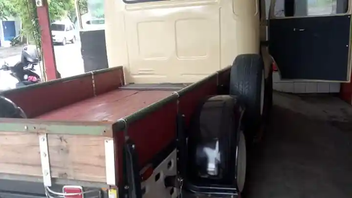 Foto - Viral Truk Mercy Bagong Dimodifikasi Pakai Mesin Kijang Kotak, Tampilannya Nampol