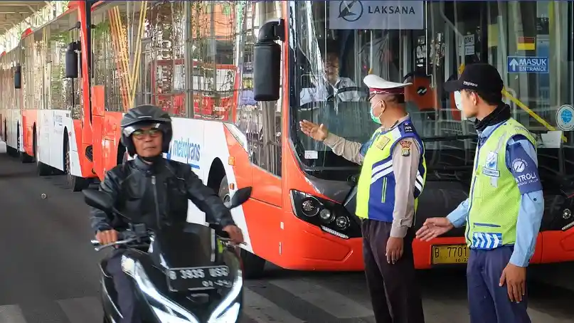 Berita - Gratis! Enam Bus Metrotrans Siap Layani Jemaat Misa Natal Gereja Katedral