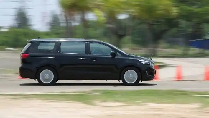 Foto - Ada Gejala Kerusakan Pada Airbag Sedona, KIA Tawarkan Recall 