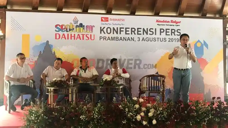 Foto - Ribuan Mobil Daihatsu Banjiri Prambanan Untuk Event Tahunan Ini