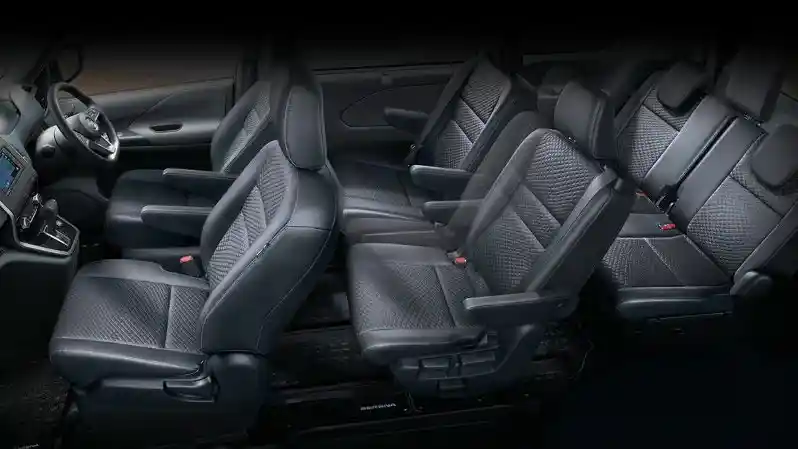 Foto - Komparasi Toyota Voxy vs Nissan All New Serena Highway Star