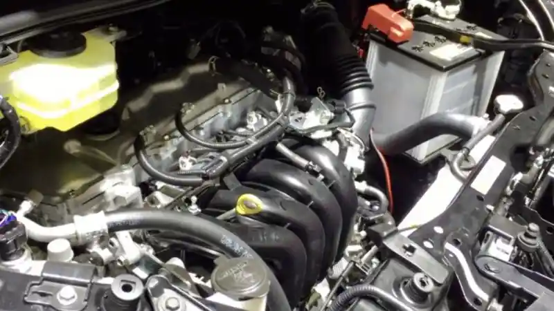 Foto - Komparasi Toyota Voxy vs Nissan All New Serena Highway Star