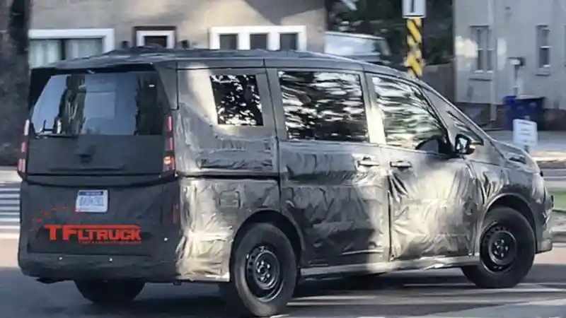Foto - Terkaan Desain Nissan Serena Generasi Terbaru