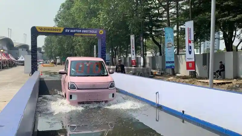 Berita - Menjajal Seres E1, Pembuktian Aman Lewati Genangan Air