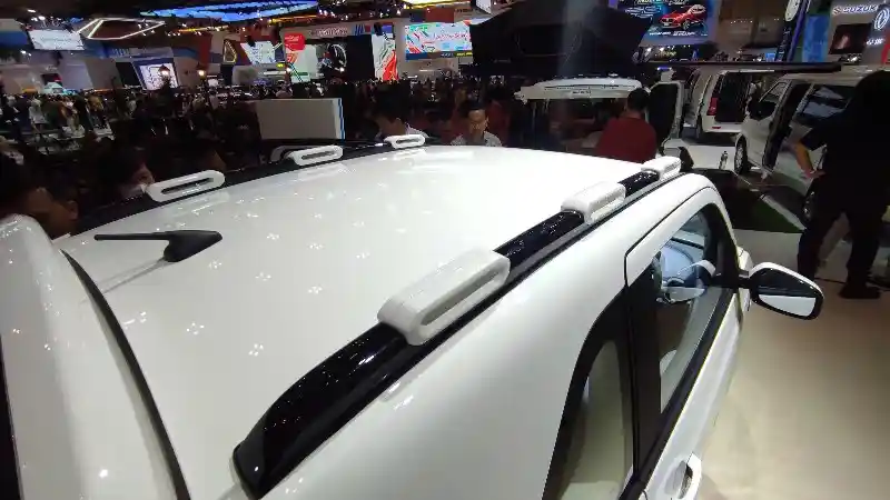 Foto - Perbedan Dua Varian Mobil Listrik Murah Seres E1 Type L dan Type B