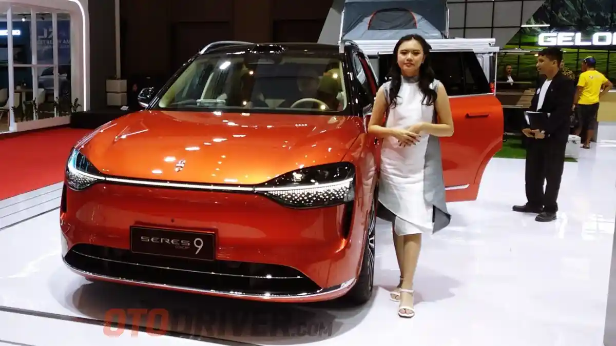 Foto - Seres Tampilkan E1 Versi Cargo Dan Two Tone