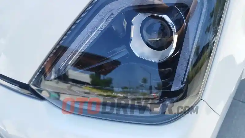 Foto - Seharian Kencan Seres E1. Seberapa Menarik Mobil Ini?