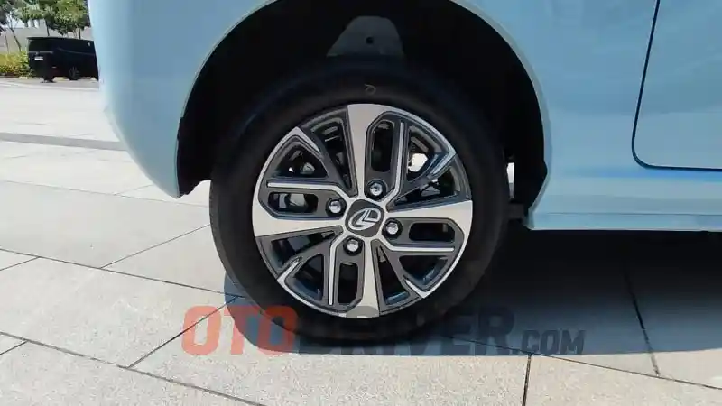 Foto - Seharian Kencan Seres E1. Seberapa Menarik Mobil Ini?