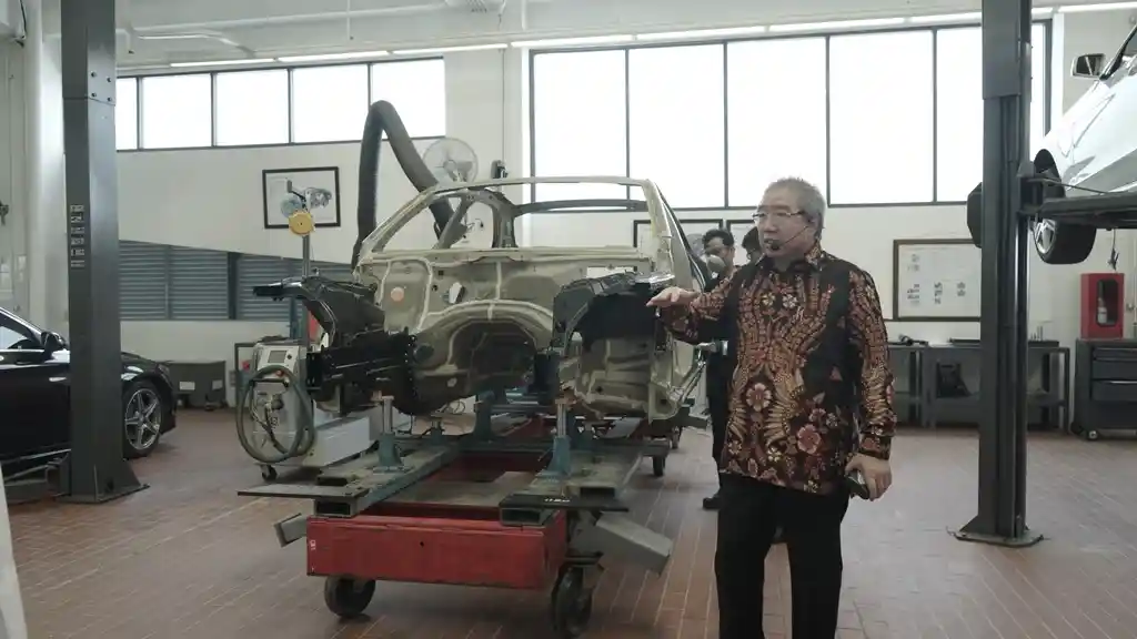 Foto - Mercedes-Benz Resmikan Dealer Terbaru di Kawasan Tangerang Selatan