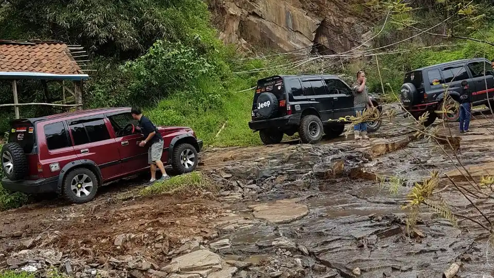 Berita - Komunitas Suzuki Sidekick Vitara Escudo Berlatih Jinakkan Si Badak! 