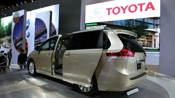 Berita - Sliding Door Berpotensi Rusak, 748 Ribu Toyota Sienna Kena Recall