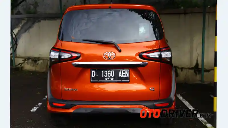 Foto - FIRST DRIVE: Toyota Sienta Q A/T 