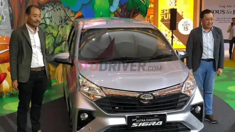 Foto - Sigra Facelift Meluncur, Harga Naik RP 2 juta!