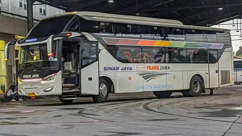Foto - Mau Pergi Ke Surabaya, Ini Daftar Busnya…