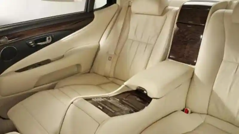 Tips - Hati-Hati, Bahan Kulit Sintetis Tak Berkutik Kena Noda Ini