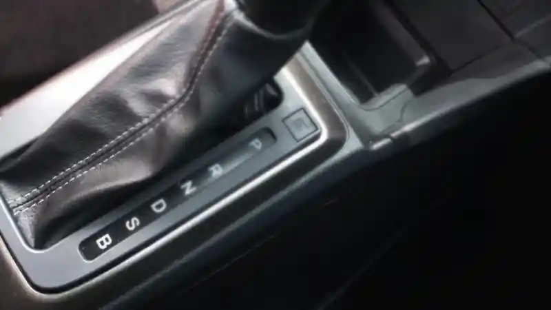 Berita - Ini Arti Huruf B Pada Tuas Transmisi Daihatsu New Sirion .