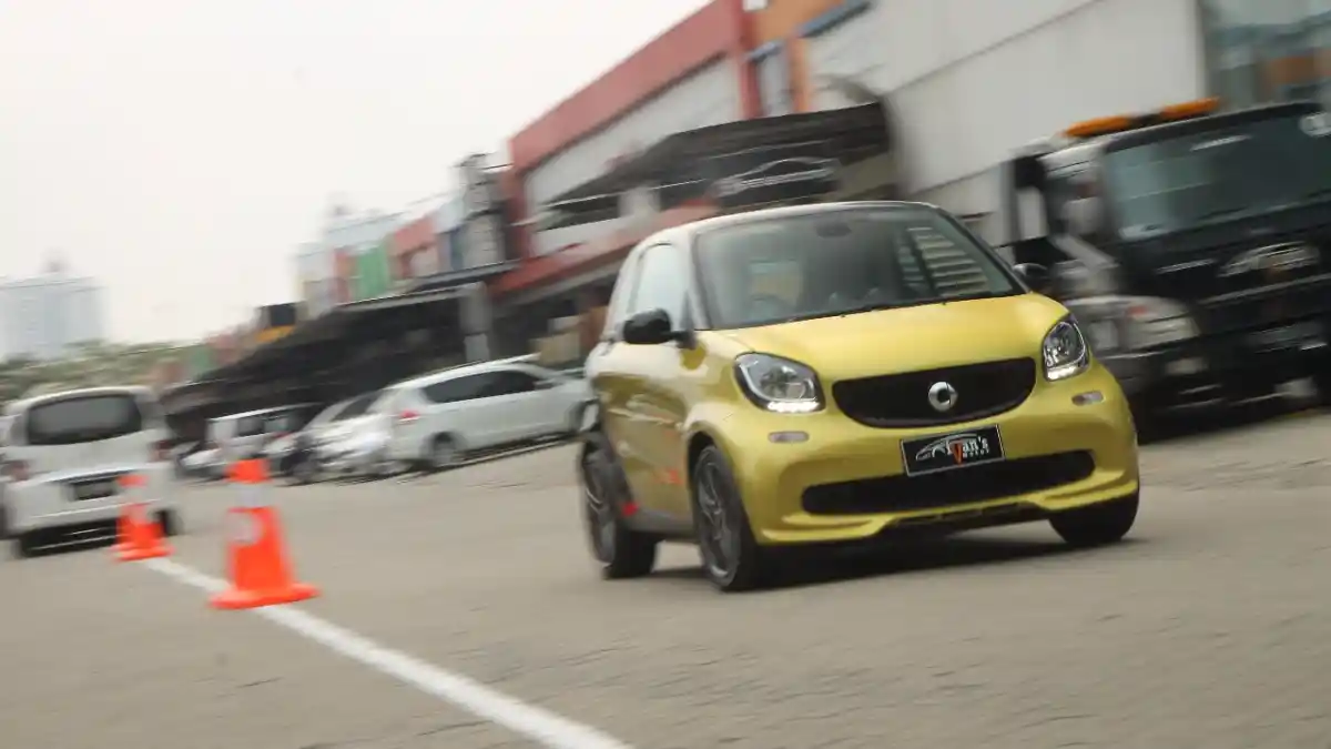 First Drive - First Drive: Smart Fortwo Brabus 2017