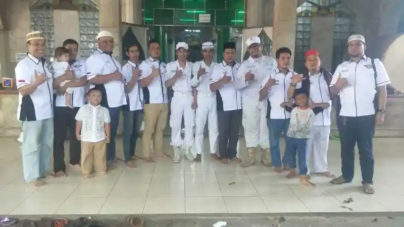 Foto - Komunitas "Somplak" Melakukan Kegiatan Sosial nan Mulia