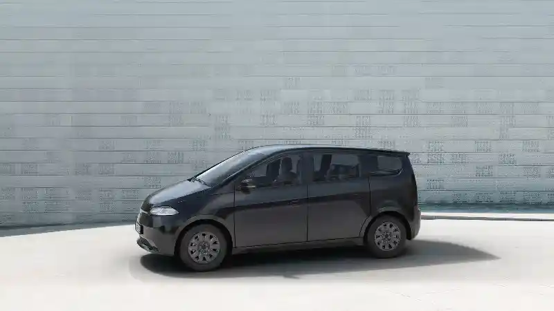 Foto - Mobil Panel Surya Asal Jerman Ini Siap Debut Dunia