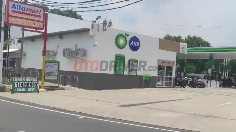 Foto - Tidak Hanya Turunkan Harga, SPBU Ini Juga Gratiskan 1 Liter BBM