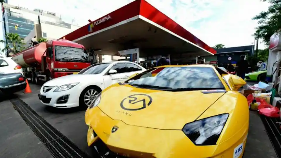 Foto - Para Pemilik Lamborghini Konvoi Ke Bandung Dengan Dukungan Pertamina (8 FOTO)