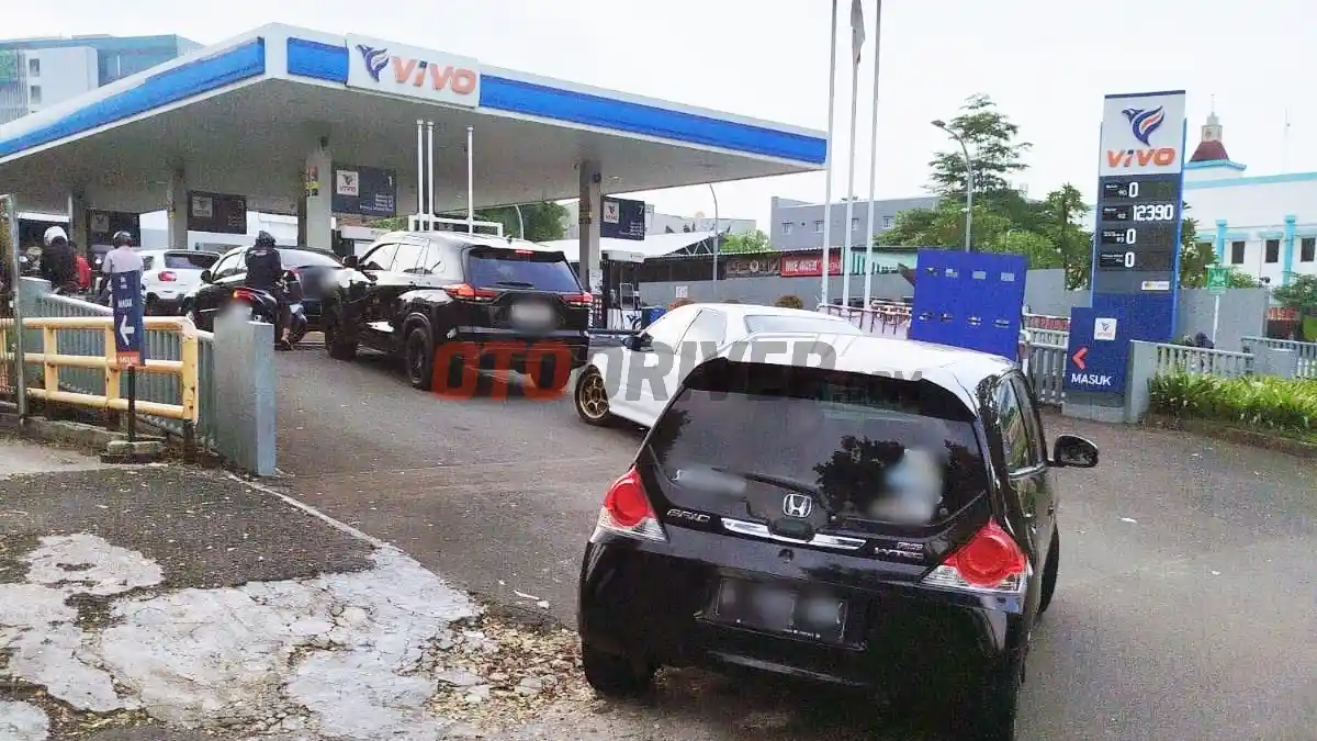 Foto - Harga BBM Subsidi Tidak Jadi Naik Tapi Dibatasi Pembeliannya