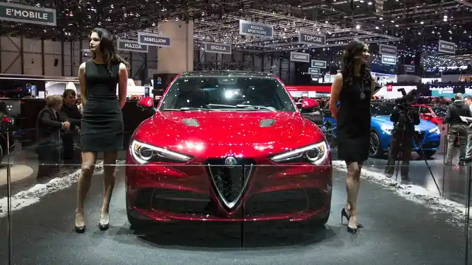 Foto - GALERI: Bidadari Geneva Motor Show 2017 (20 FOTO)