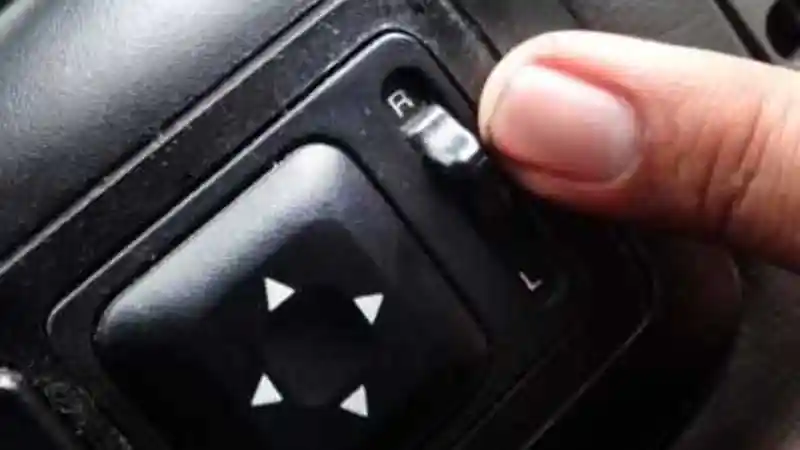 Foto - Agar Spion Elektrik Selalu Berfungsi Baik, Luangkan 5 Menit 