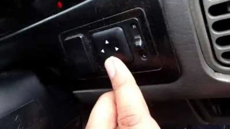 Foto - Agar Spion Elektrik Selalu Berfungsi Baik, Luangkan 5 Menit 