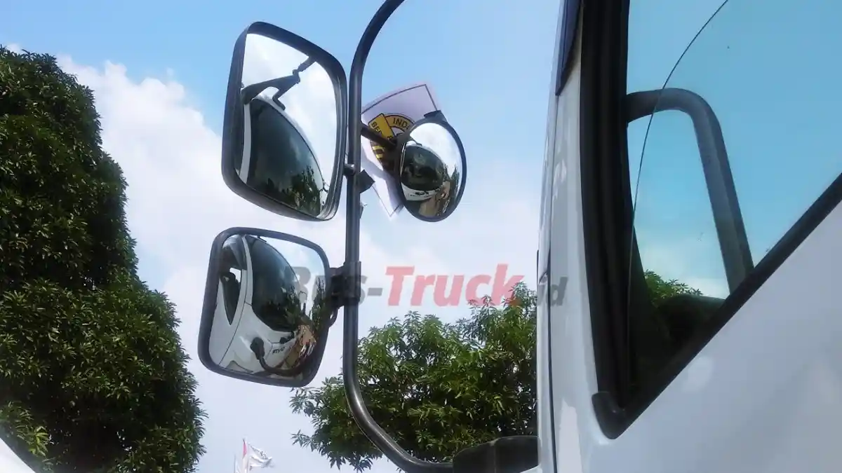 Foto - Ramp Check Mandiri Ala Isuzu Untuk Keamanan Masa Nataru