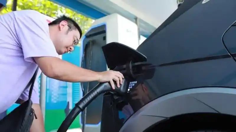 Berita - YLKI: Isi Daya Mobil Listrik Arus Mudik Dan Balik Tidak Ada Keluhan