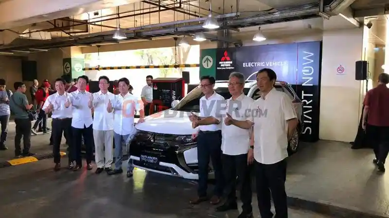 Foto - Charging Station Mitsubishi Tak Selamanya Gratis