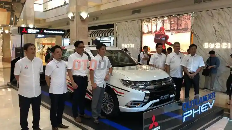 Foto - Mitsubishi Resmikan Fasilitas Quick Charging Ke-16