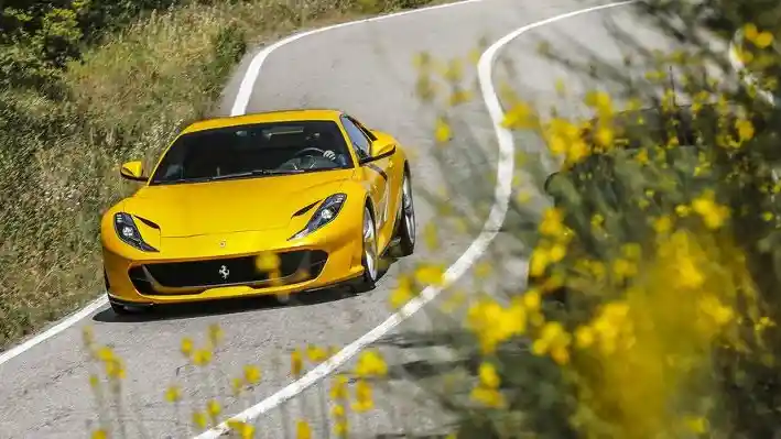 Foto - 5 Mobil Sport yang Nyaman Dibawa Harian