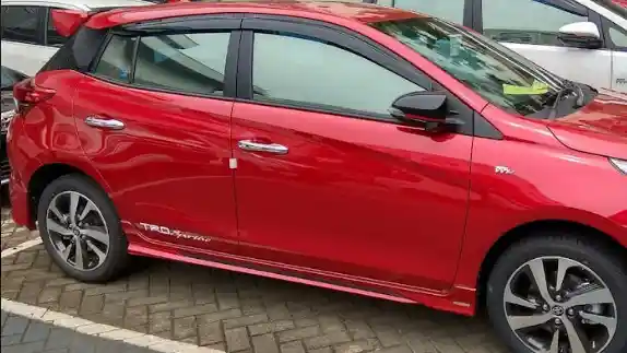 Foto - SPY SHOT: Wujud Utuh Yaris Generasi Terbaru di Indonesia (12 Foto)