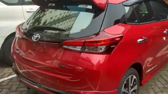 Foto - SPY SHOT: Wujud Utuh Yaris Generasi Terbaru di Indonesia (12 Foto)