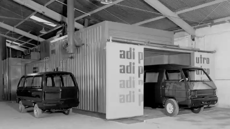 Foto - Kisah Karoseri Adi Putro (1): Bermula dari Bengkel Modifikasi Pick Up, Kini Jadi Trendsetter Bus di Indonesia.