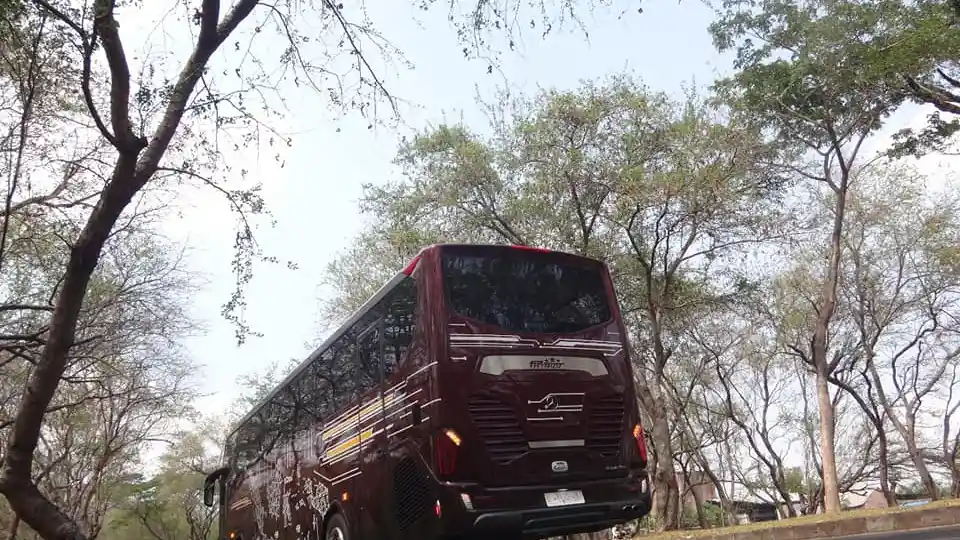 Foto - Reborn! Bus New Patriot Buatan Karoseri Morodadi Prima Malang, Bergaya Simpel dan Elegan