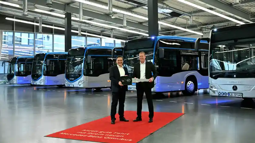 Foto - Ada Nuansa Alam Bawah Laut Di Bus Kota Ini