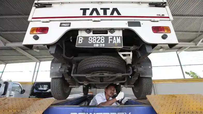 Berita - Tata Motors Pasarkan Truk dan Pikap Via Showroom M3 Di Makassar